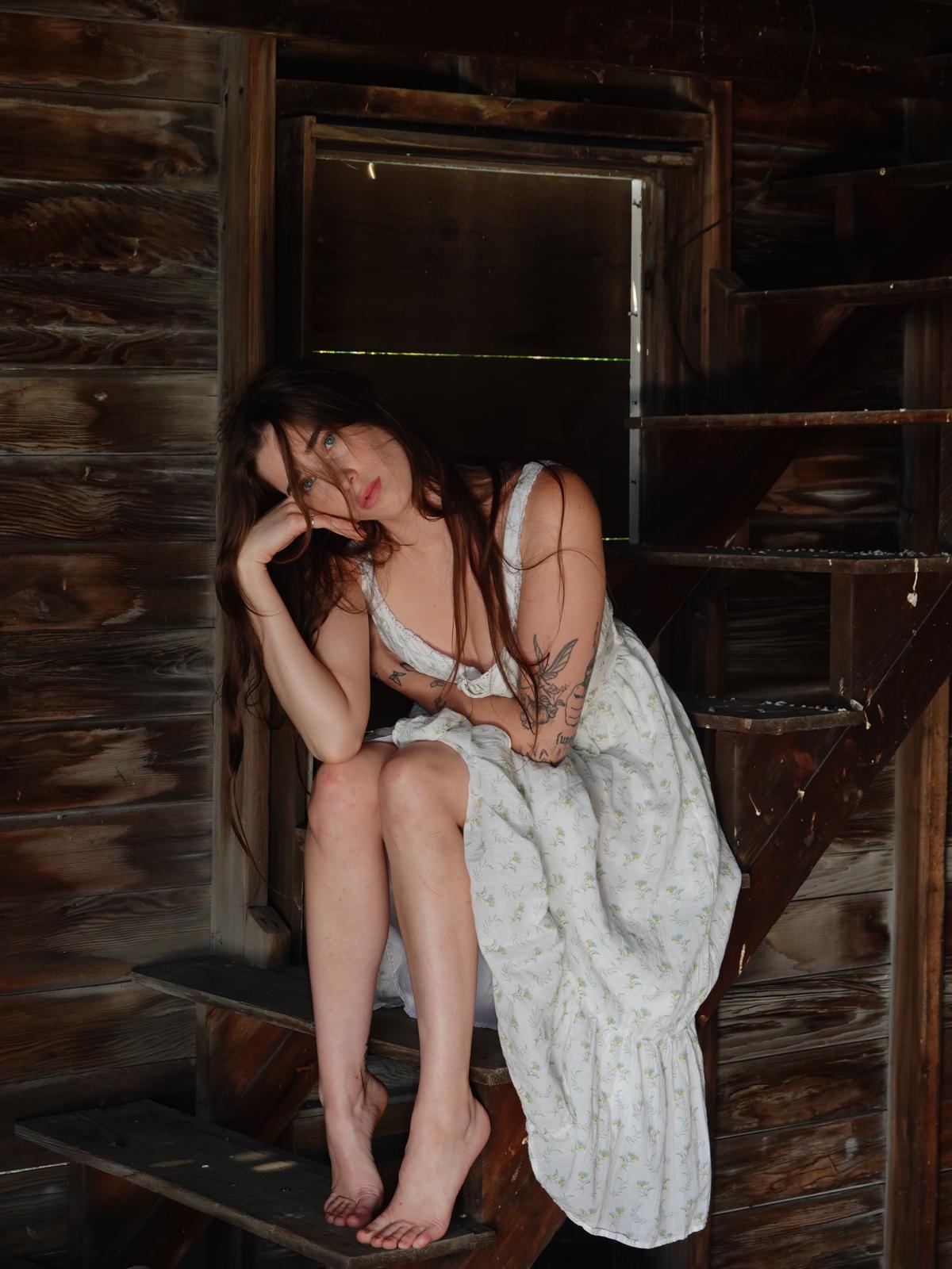 Livinia at a rustic barn